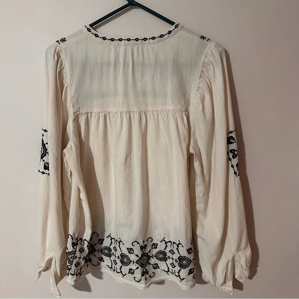Old Navy‎ Cream Embroidered 3/4 Sleeve Blouse - Picture 9 of 13